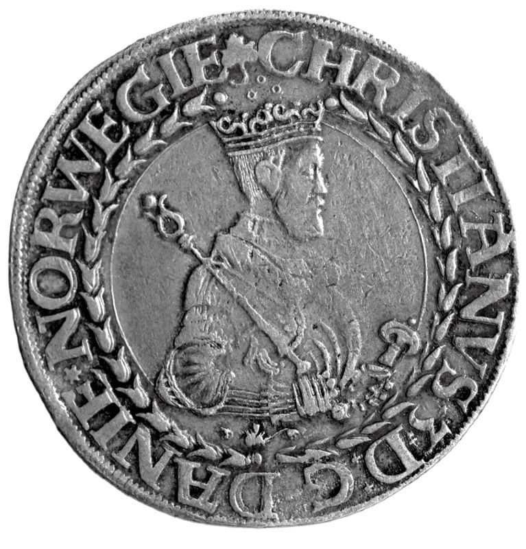 Svart-kvitt-foto av mynt. Eit relieff av ein konge med krone som held eit septer er hovudmotivet.