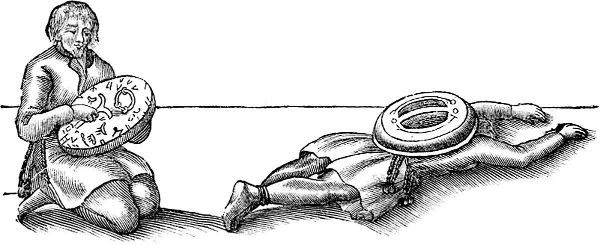Illustrasjon som viser en samisk sjaman som utfører et ritual med hammer og tromme. Til høyre en persom som ligger langstrakt på magen