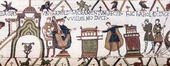 Detalj fra Bayeux-teppet, et 70 meter langt og 0,5 meter bredt veggteppe som også kalles Margrethes tapet fra omkring 1070. Teppet er utsmykket med broderier som fremstiller Vilhelm Erobrerens invasjon av England og slaget ved Hastings i 1066. Dette utsnittet viser Harold Godwinson idet han sverger ed til hertug William og gir oss et inntrykk av hvordan en edsavleggelse kunne se ut. Harold er i kontakt med hellige gjenstander, muligens et relikvieskrin til venstre og en bibel til høyre, mens eden avlegges i vitners nærvær. Dette samsvarer med praksisen som er skildret i samtidige kilder fra norden. Foto: Myrabella via Wikimedia Commons/CC pdm