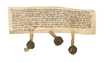 Med slike hjemmelsbrev ble eiendomsrett overført. Dette brevet er et vitnebrev som stadfester kjøperens rett til jorda som selges. Remmene gjorde det mulig stadig å hefte nye hjemmelsbrev på de gamle. Les mer om hvordan bønder begynte å&amp;#160;bruke skrift i middelalderen .&amp;#160;Foto: Riksarkivet, NRA AM fasc. 86 nr. 2