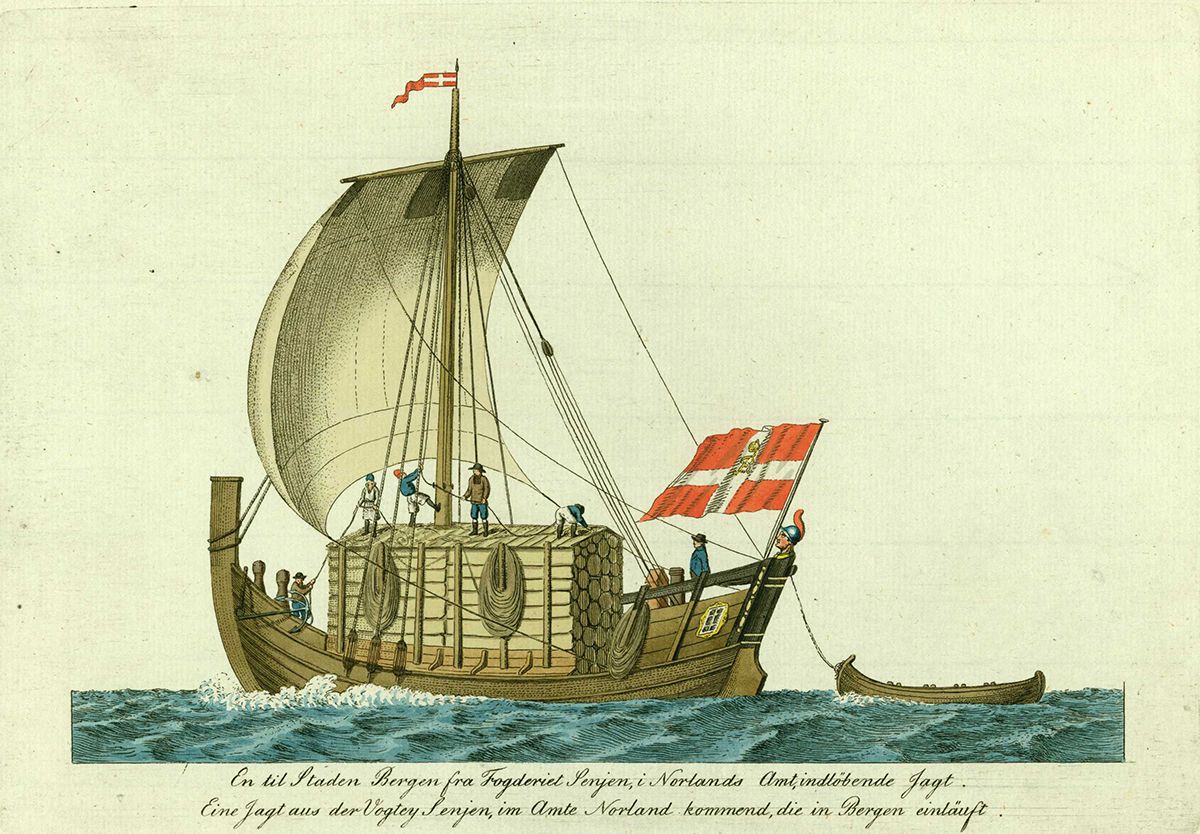 Kobberstikk i farger av seilbåt i fart, med dansk flagg