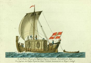 Nord-norsk jekt med det danske flagget&amp;#160;Dannebrog, under seil med tømmer ombord og robåt på slep. På vei fra Senja i Troms til Bergen. Dannebrog var fra 1748 handelsflagget til både Danmark og Norge. Kobberstikk av Johannes Senn, 1812–1815. Det skal være tegnemesteren J.F.L. Dreier (1775–1833) som har laget akvarellene som kobberstikkene er basert på. Les mer om danskhet i Norge . Foto: Norsk Folkemuseum