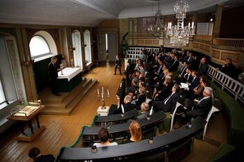 Auditoriet i Katedralskolens lokaler i Christiania ble brukt av Stortinget fra 1814 til 1854. Den 7. oktober 2014 markerte Stortinget 200-årsjubileet for dagen da Stortinget først trådte sammen.&amp;#160;Men&amp;#160;hvem satt på&amp;#160;Stortinget?&amp;#160;Les om hvordan folket var representert på Stortinget i årene etter 1814 . Foto: Sverre Chr. Jarild/Stortinget/ CC BY-ND 2.0