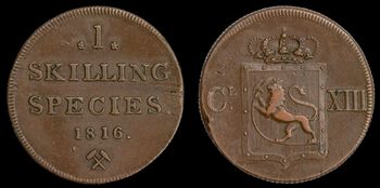 Én skilling i kobber med den norske løve på adversen (forsiden). Mynten er fra Norges Banks etableringsår 1816. Les mer om hvorfor Norges Bank ble etablert dette året, kun&amp;#160;to år etter Grunnloven ble skrevet . Foto: Georg Klammt/ CC pdm