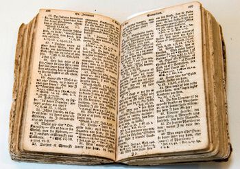 Et eksemplar av Det Norske Bibelselskaps første utgivelse: Det nye testamentet fra 1819. Les mer om&amp;#160; Det Norske Bibelselskaps historie .&amp;#160;Foto: Dag Kjær Smemo/Det Norske Bibelselskap