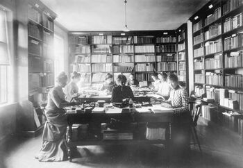 Dette fotografiet er tatt under folketellingen i 1900. Les mer om folketellingenes historie i Norge . Foto: ukjent/Statistisk Sentralbyrå