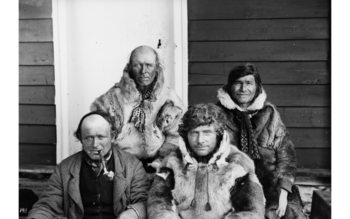 Kvener i Kautokeino. Les om den kvenske innvandringa og fornorskingspolitikken i nord . Foto: Sophus Tromholt/Universitetsbiblioteket i Bergen/CC BY-SA