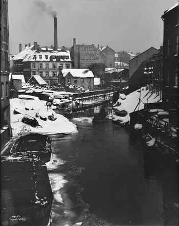 Ifølge artikkelen om prostitusjon i Kristiania på 1880-tallet lå de beste bordellene i Piperviken og de dårligste i Vaterland-strøket langs Akerselva. Her ser vi et fotografi fra Vaterland i 1917. Eier: Oslo Museum. CC BY-NC 3.0