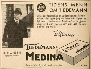 Forsvarsminister og arbeiderpartimann Fredrik Monsen reklamerer for Tiedemanns tobakkprodukter. Liknende annonser med arbeiderklassen som målgruppe ble også kjørt med landbruksminister Hans Ystgaard. Faksimile fra Meddelelses- bladet 1936. Foto: Arbeiderbevegelsens arkiv og bibliotek