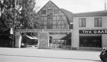 Dette er Blåkorsutsalgets trevareavdeling i&amp;#160;1938. Les mer om organisasjonslivet i det norske samfunnet i mellomkrigstiden .&amp;#160;Foto: Fritz Albrecht Grevelius Holland/Oslo Museum/ CC BY-SA