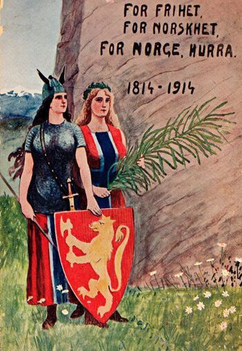 Postkort utgitt i samband med feiringa hundreårsjublieet for 1814 var gjerne overlessa med nasjonalistiske symbol som fortalde ei klår forteljing om nasjonen. Her ser me eitt av dei som spelte på nasjonalistiske kjenslestrengar ved å skape assosiasjonar til historisk «norskheit» og vikingtid, det norske folks kamp for Norge, og til slutt: 1814 med siger, fred og fridom. Kva palmegreina skal få postkortmottakarane til å tenke på er uvisst, men Jesus si ferd inn i Jerusalem på eselryggen palmesøndag kan vere eit godt alternativ. Kva det var å vere norsk rett etter unions­oppløysinga var det uansett ulike meiningar rom . Postkortkunstnaren er ukjend. Foto: Nasjonalbiblioteket / CC BY SA