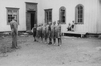 Rostad barnehjem på Inderøy. Bildet er fra 1930-tallet. Les mer om bortsettingen av «omstreiferbarn» på barnehjem i Norge . Foto: Statsarkivet i Trondheim