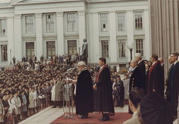 Immatrikulering av nye studenter i 1967. Les mer om utdanningseksplosjonen i Norge . Foto: ukjent/Museum for universitets- og vitenskapshistorie, Universitetet i Oslo