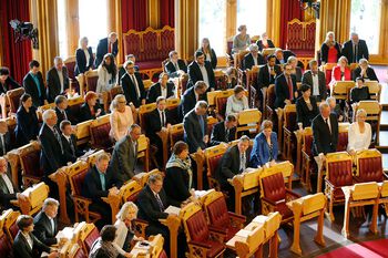 Stortinget stemte for endringer i Grunnloven i mai 2014. Flere nye bestemmelser om menneskerettigheter ble innlemmet. Les mer om Grunnloven og menneskerettighetene . Foto: Lise Åserud/NTB scanpix