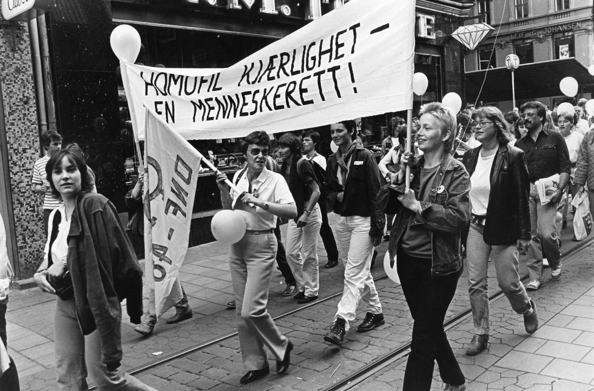 Homobevegelsen går i tog for sine rettigheter