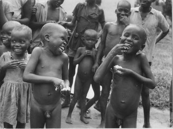 Les mer om nødhjelp til Biafra 1967-1970 . Foto: Røde Kors