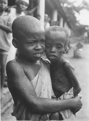 Les mer om nødhjelp til Biafra . Borgerkrigen i Nigeria startet da Biafra erklærte sin uavhengighet i 1967. Krigen førte til store sivile lidelser. Foto: Røde Kors