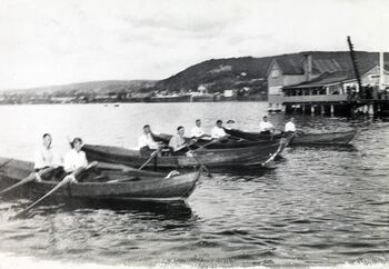 Arbeidernes Roklubb avvikler en regatta i indre Oslofjord, på midten av 1930-tallet. Eier: Arbeiderbevegelsens arkiv og bibliotek.