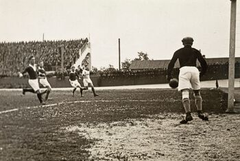 Den Røde Sportsinternasjonale (RSI). Fra en fotballkamp i Sovjetunionen. 1930 - 1935. Eier: Arbeiderbevegelsens arkiv og bibliotek.