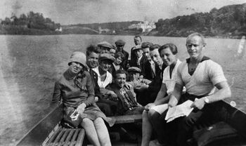 AIF-medlemmer på besøk i Moskva, august 1927. "Fra en båttur på Moskvafloden". Eier: Arbeiderbevegelsens arkiv og bibliotek.