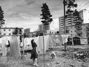 Kvinne ved klessnor 1957. Foto: ukjent.&amp;#160;